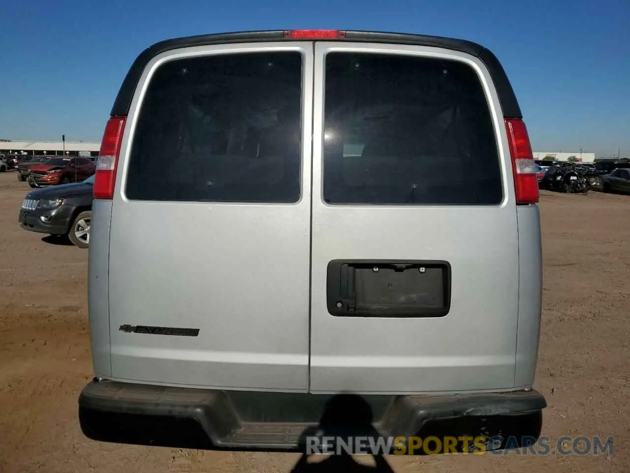 6 Фотография поврежденного автомобиля 1GAZGNFP3L1268455 CHEVROLET EXPRESS 2020