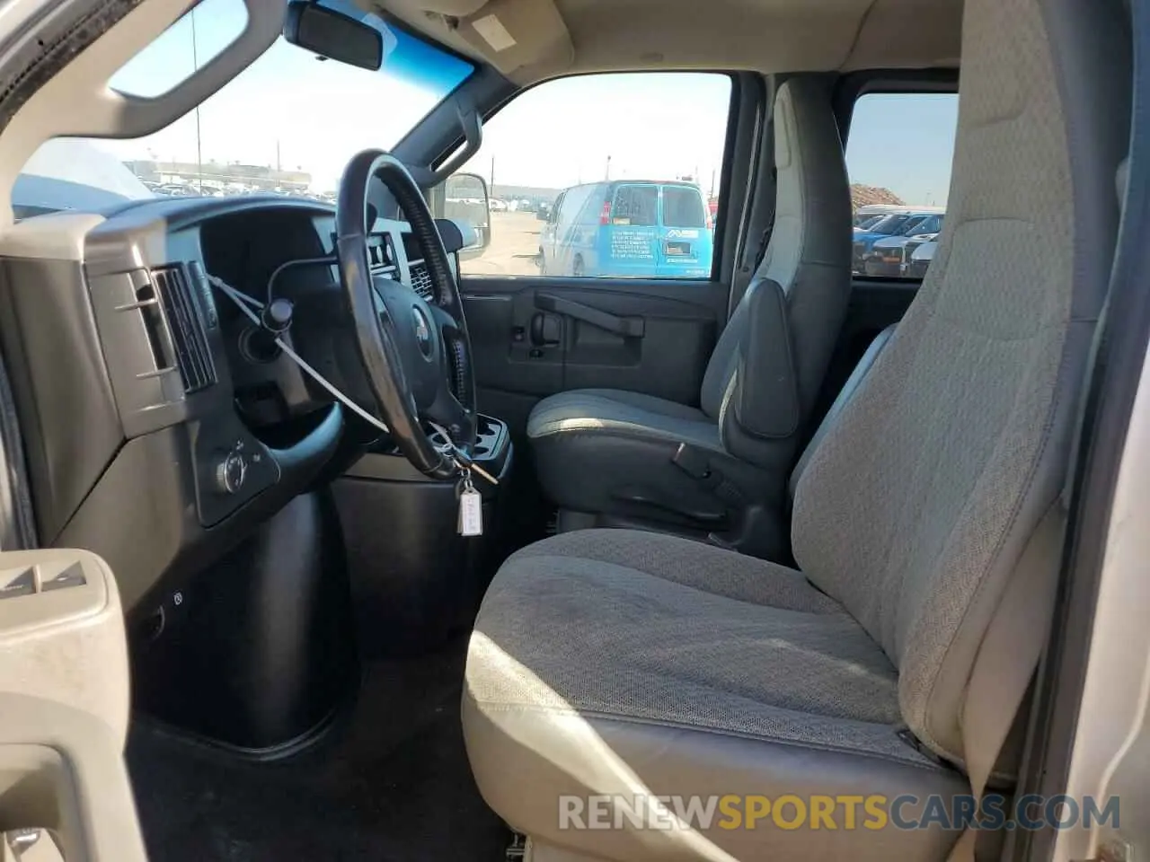 7 Фотография поврежденного автомобиля 1GAZGNFP3L1268455 CHEVROLET EXPRESS 2020