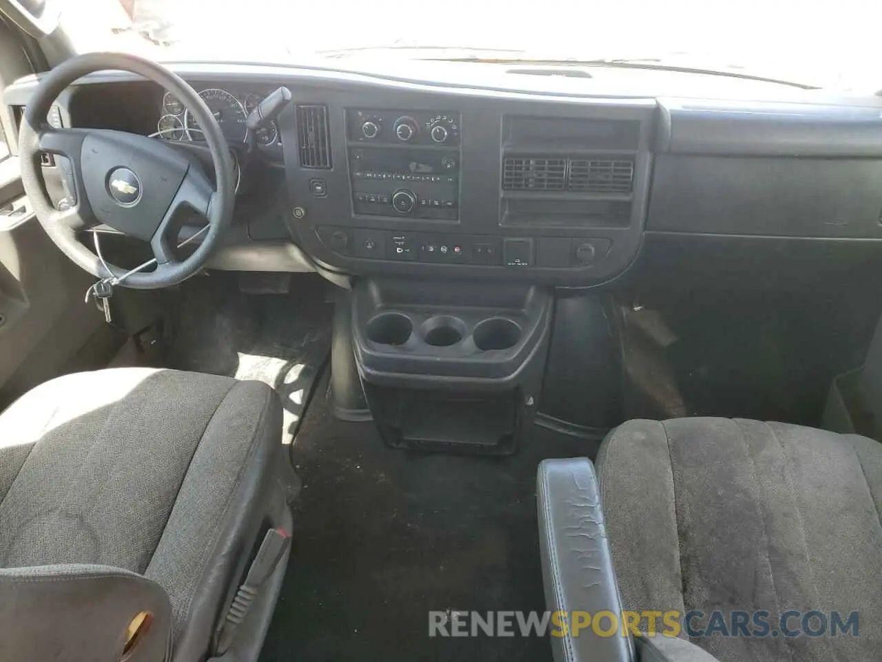 8 Photograph of a damaged car 1GAZGPFP1L1268224 CHEVROLET EXPRESS 2020