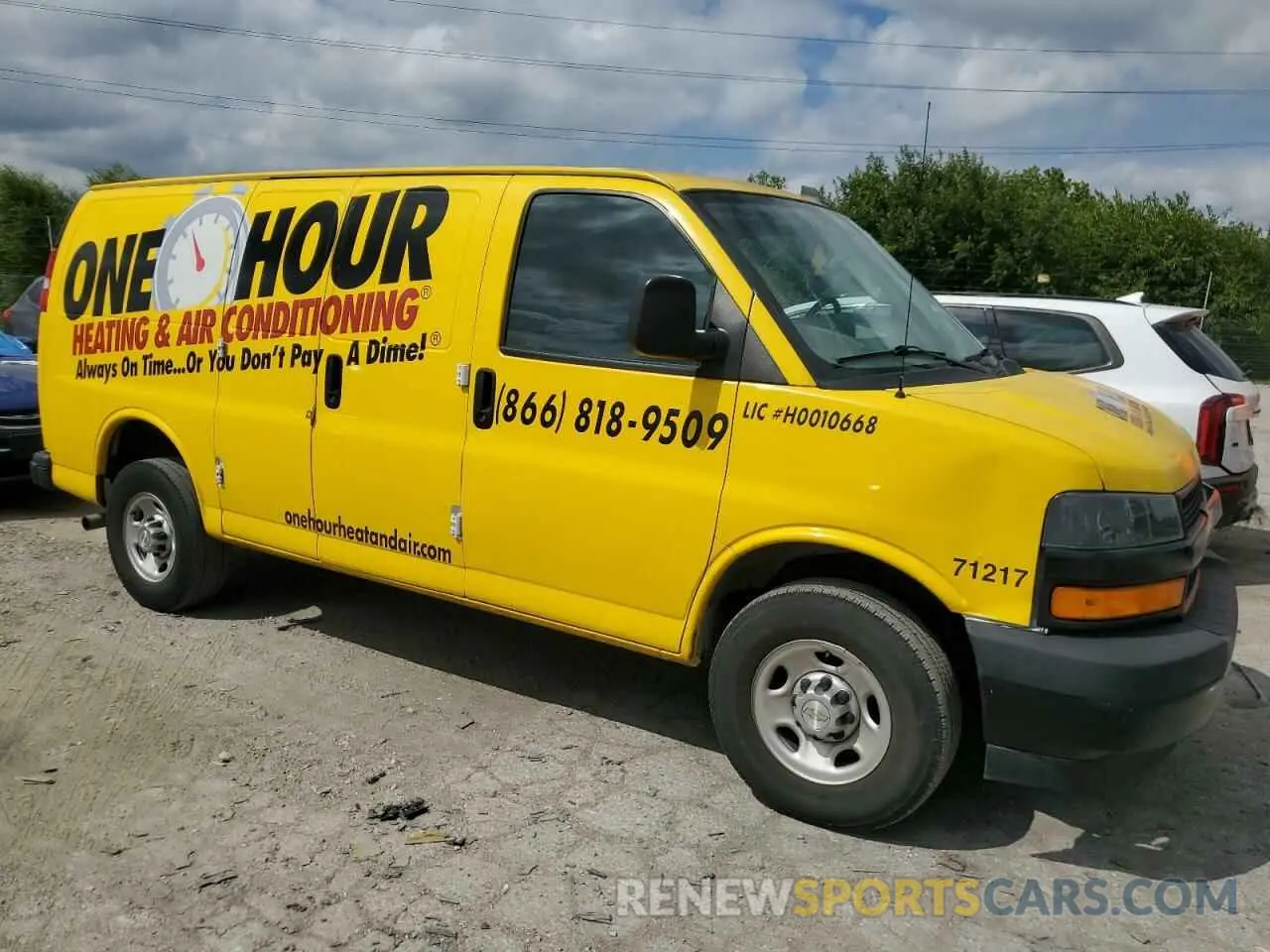 4 Photograph of a damaged car 1GCWGAFG3L1277496 CHEVROLET EXPRESS 2020