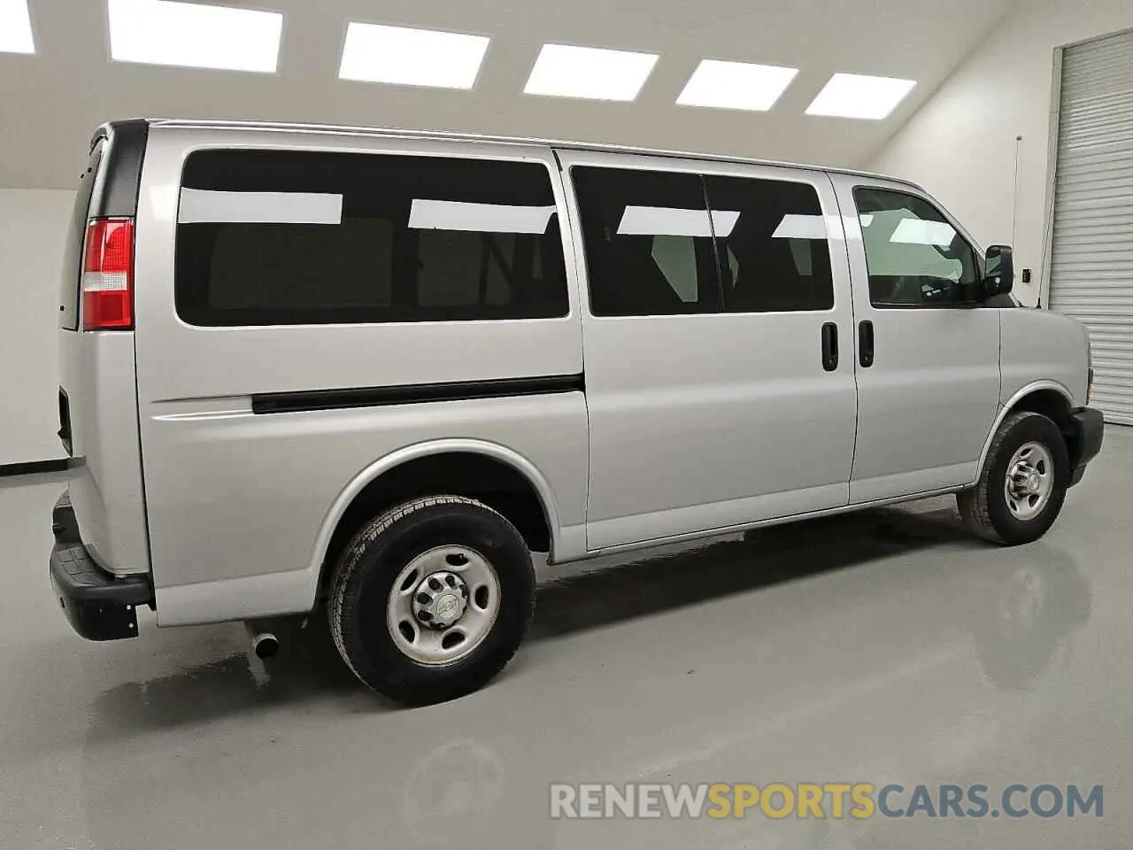 3 Photograph of a damaged car 1GCWGAFG7L1242881 CHEVROLET EXPRESS 2020