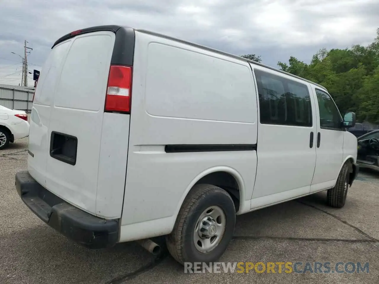 3 Photograph of a damaged car 1GCWGAFP4L1248766 CHEVROLET EXPRESS 2020