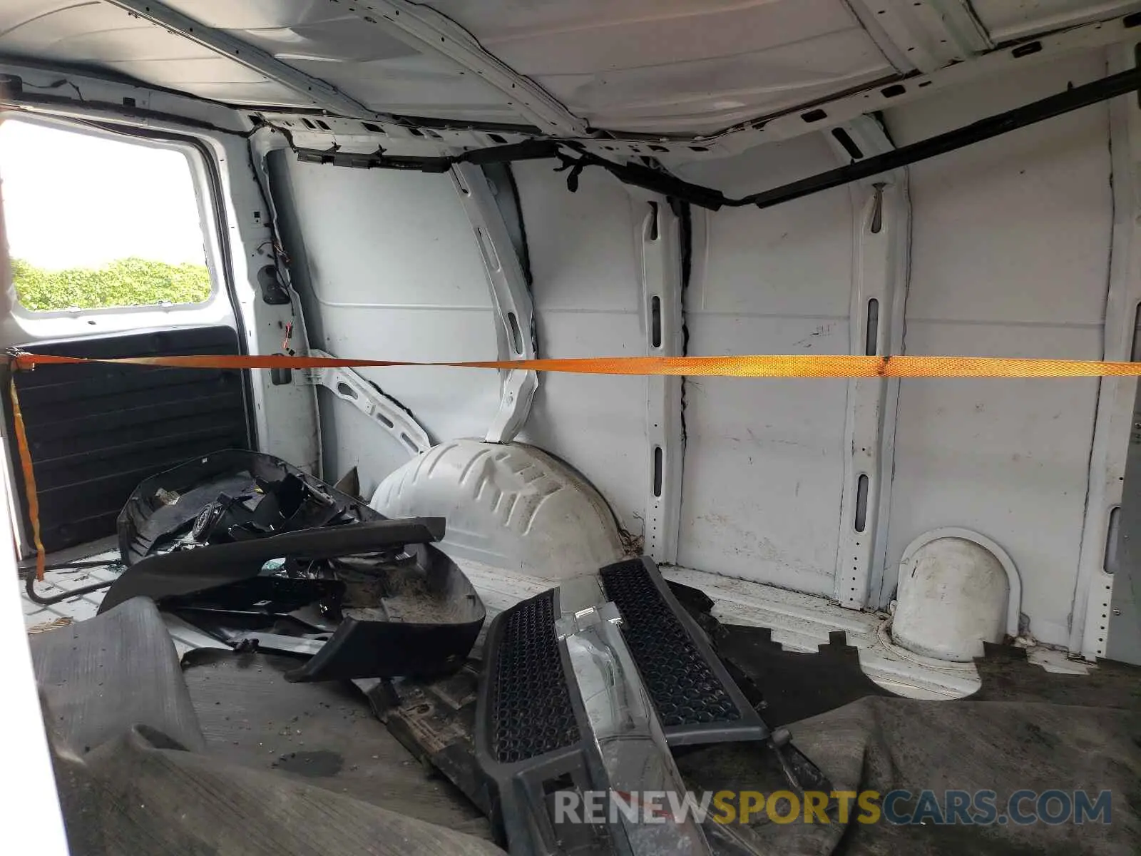 6 Photograph of a damaged car 1GCWGAFP6L1179269 CHEVROLET EXPRESS 2020