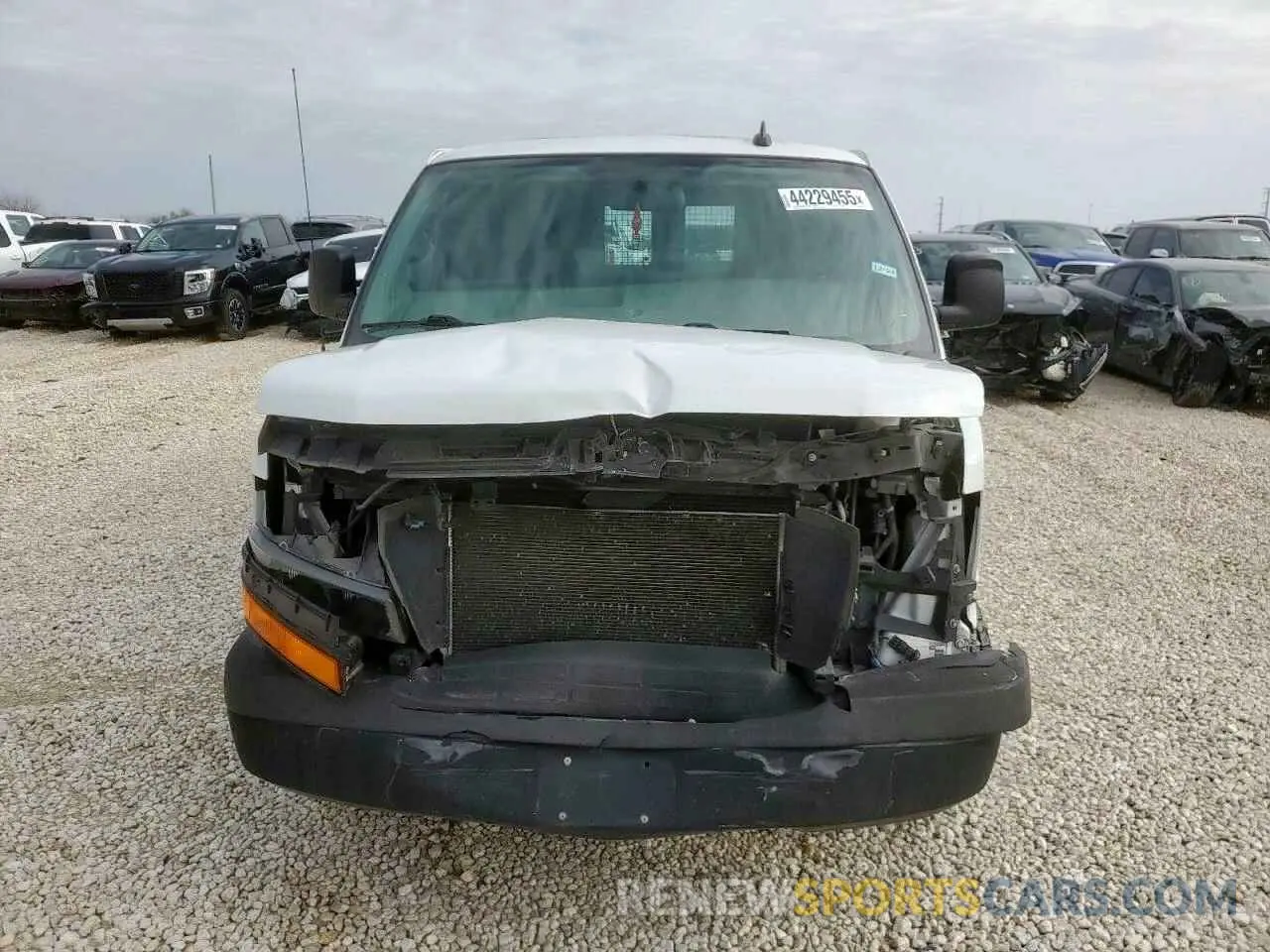 5 Photograph of a damaged car 1GCWGAFP7L1127228 CHEVROLET EXPRESS 2020