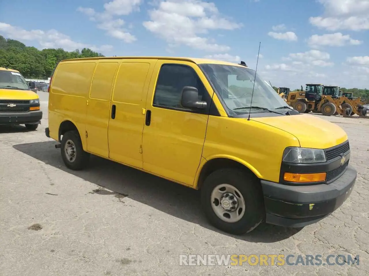 4 Photograph of a damaged car 1GCWGAFP8L1225183 CHEVROLET EXPRESS 2020