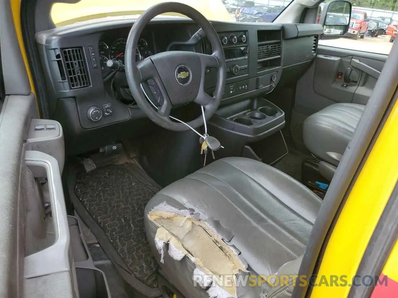 8 Photograph of a damaged car 1GCWGAFP8L1225183 CHEVROLET EXPRESS 2020