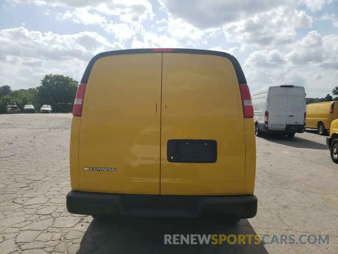 6 Photograph of a damaged car 1GCWGAFPXL1130592 CHEVROLET EXPRESS 2020