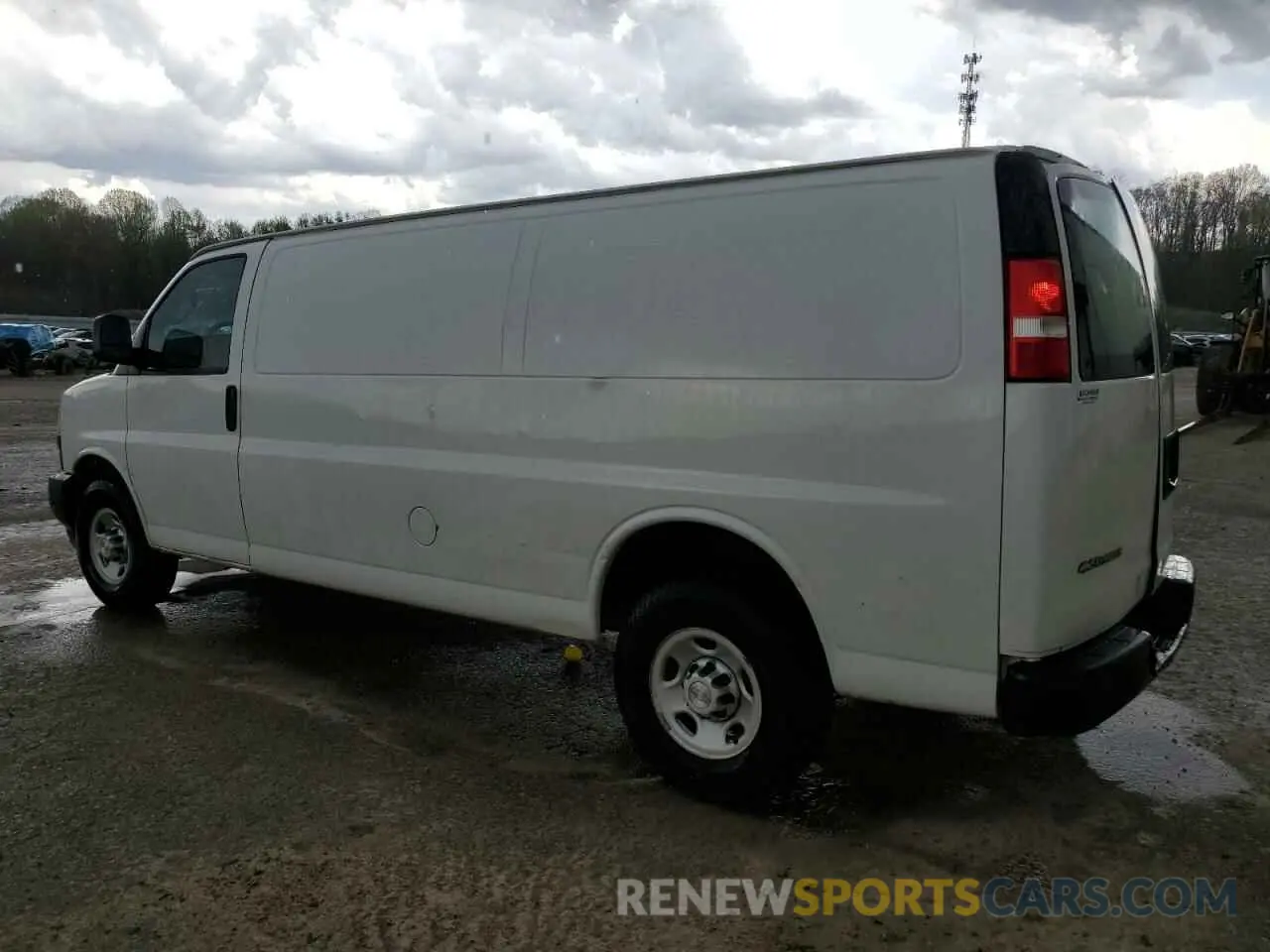 2 Фотография поврежденного автомобиля 1GCWGBFB5L1153692 CHEVROLET EXPRESS 2020