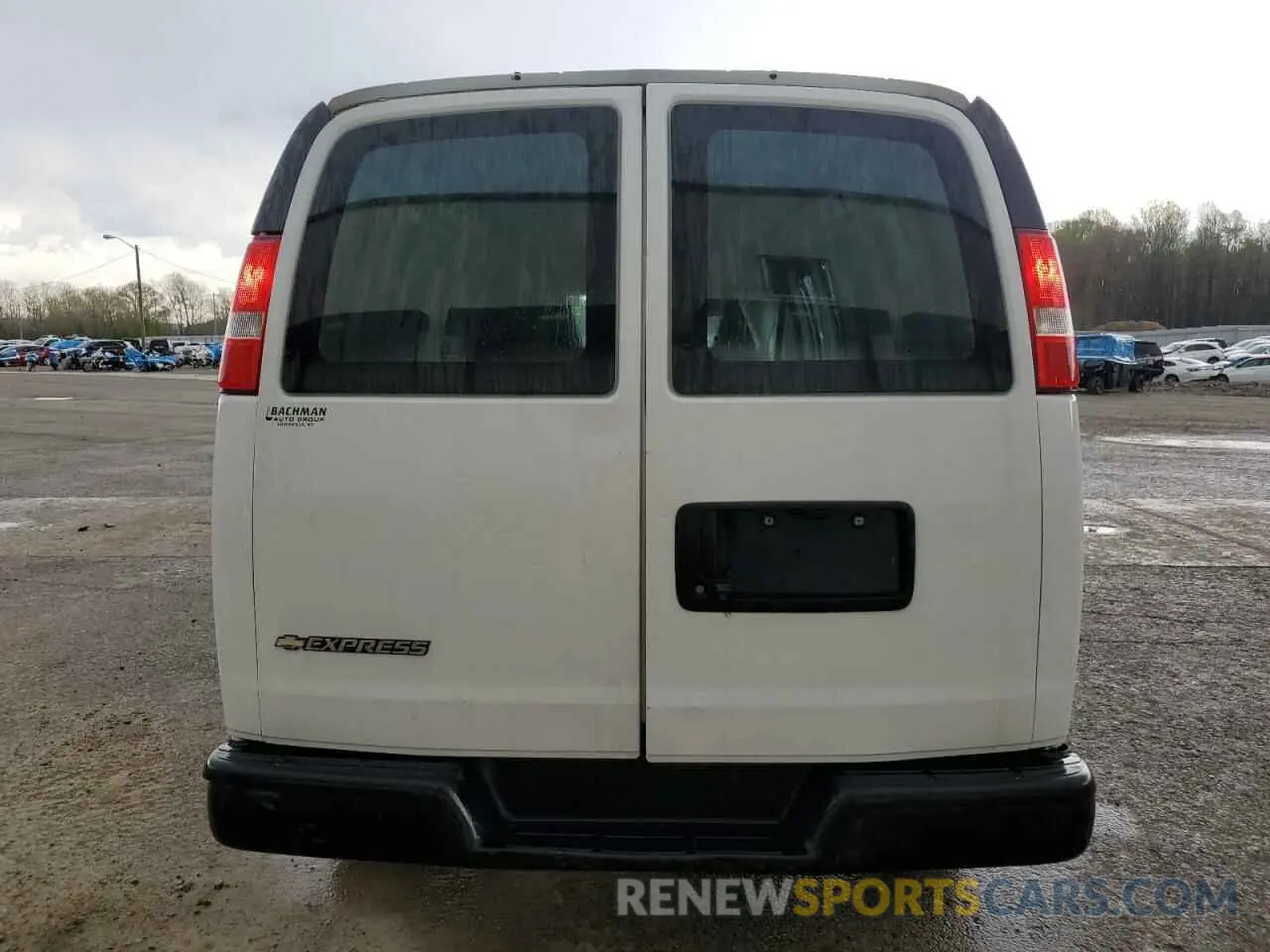 6 Фотография поврежденного автомобиля 1GCWGBFB5L1153692 CHEVROLET EXPRESS 2020