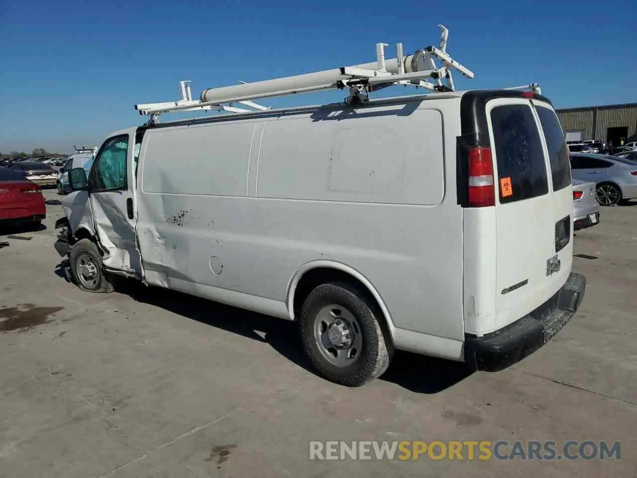 2 Фотография поврежденного автомобиля 1GCWGBFG9L1125874 CHEVROLET EXPRESS 2020