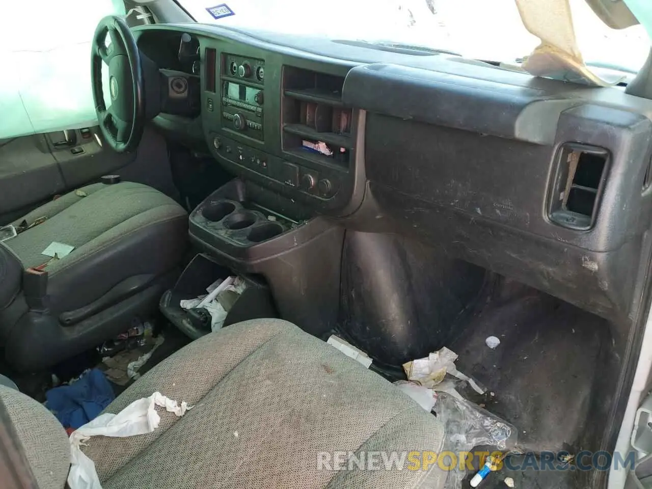 8 Фотография поврежденного автомобиля 1GCWGBFG9L1125874 CHEVROLET EXPRESS 2020