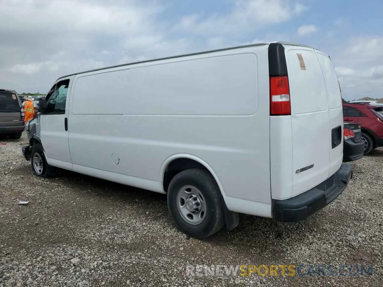 2 Фотография поврежденного автомобиля 1GCZGHFG5L1271656 CHEVROLET EXPRESS 2020