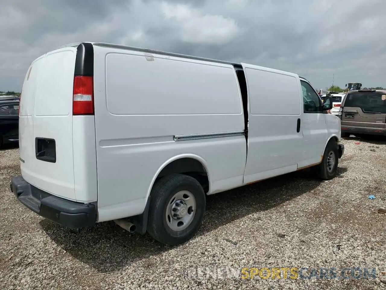 3 Фотография поврежденного автомобиля 1GCZGHFG5L1271656 CHEVROLET EXPRESS 2020