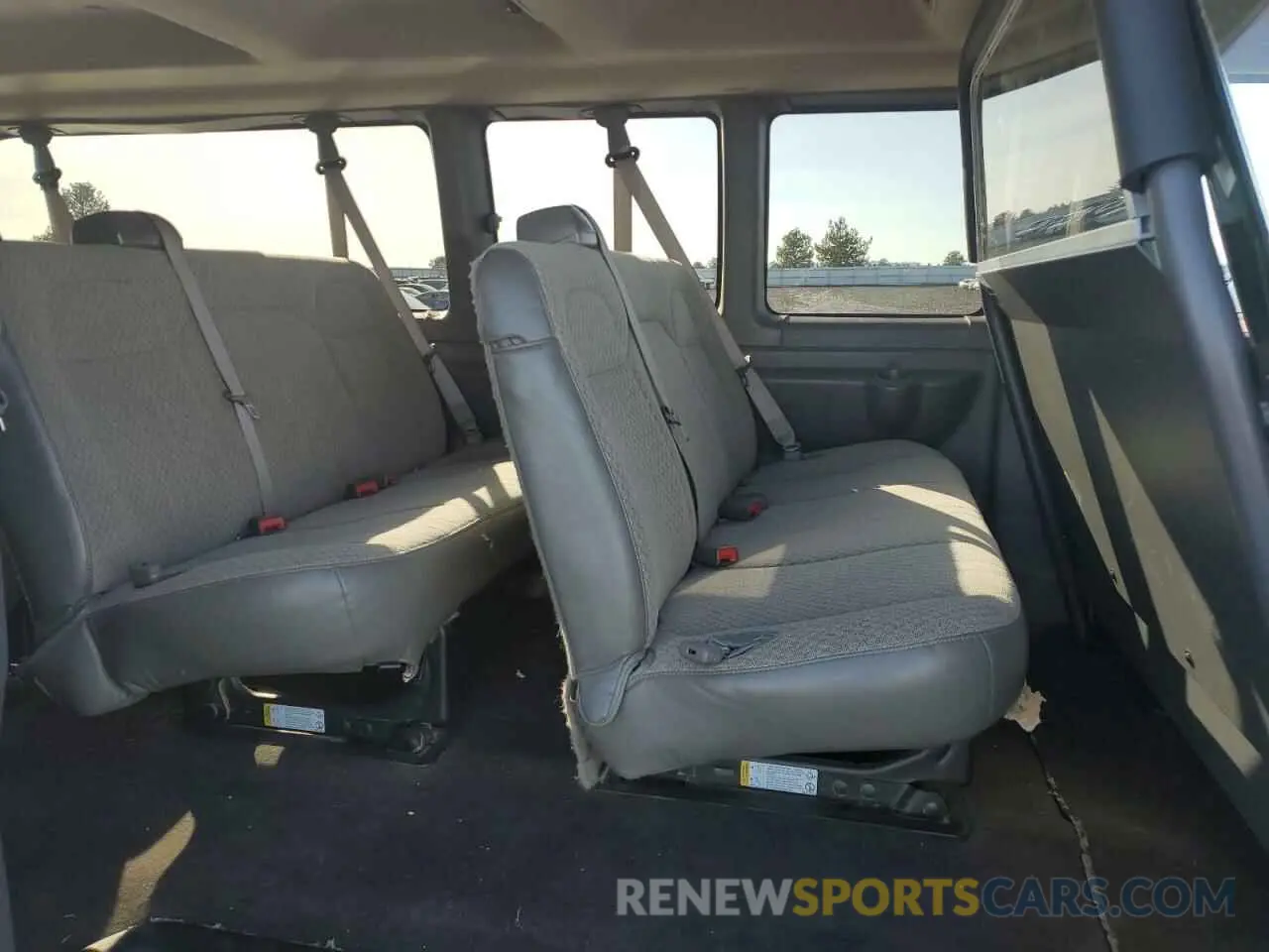 11 Фотография поврежденного автомобиля 1GAZGPFP5M1222896 CHEVROLET EXPRESS 2021