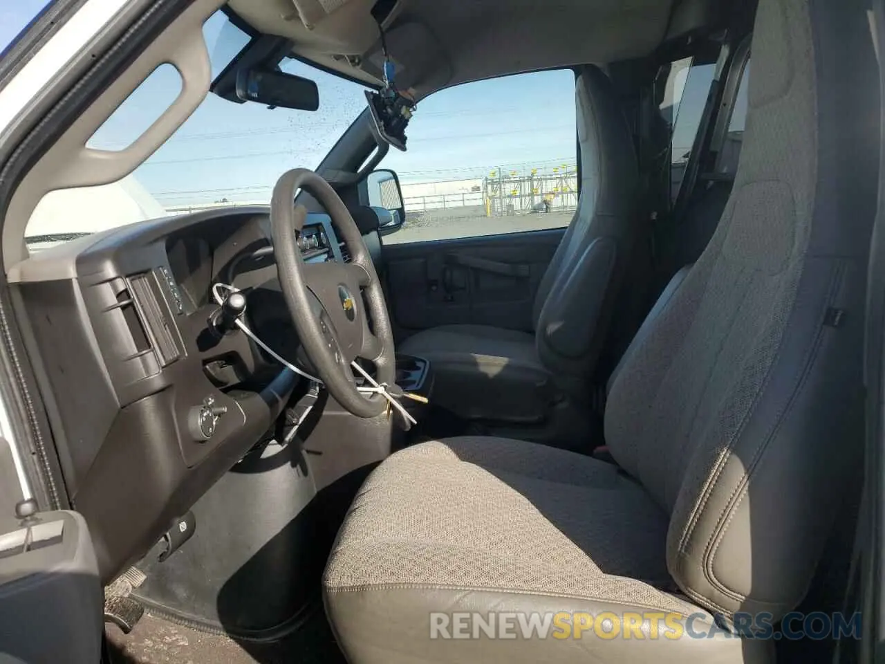7 Фотография поврежденного автомобиля 1GAZGPFP5M1222896 CHEVROLET EXPRESS 2021