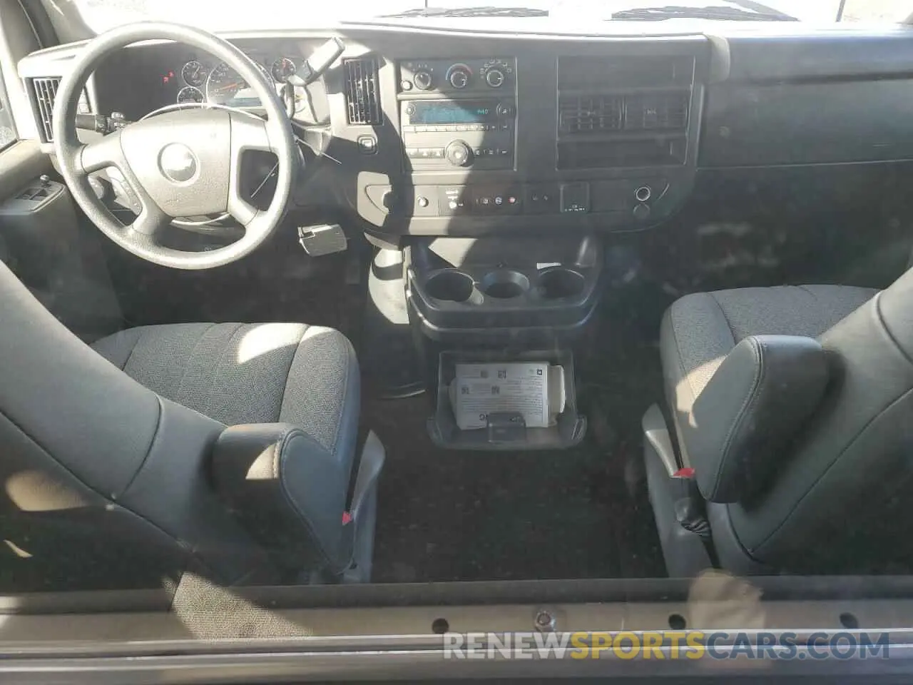 8 Фотография поврежденного автомобиля 1GAZGPFP5M1222896 CHEVROLET EXPRESS 2021