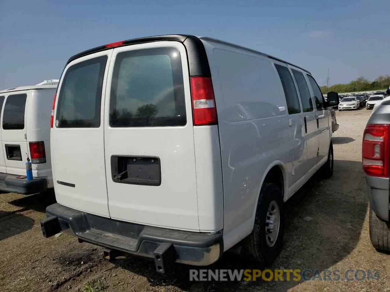 3 Фотография поврежденного автомобиля 1GCWGAF77M1311814 CHEVROLET EXPRESS 2021