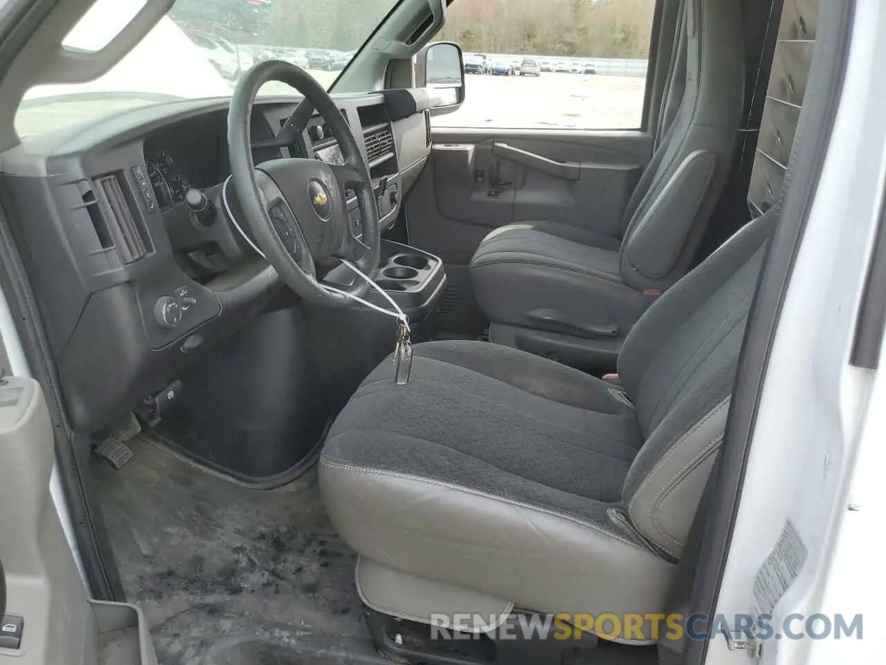 7 Photograph of a damaged car 1GCWGAF78M1259125 CHEVROLET EXPRESS 2021