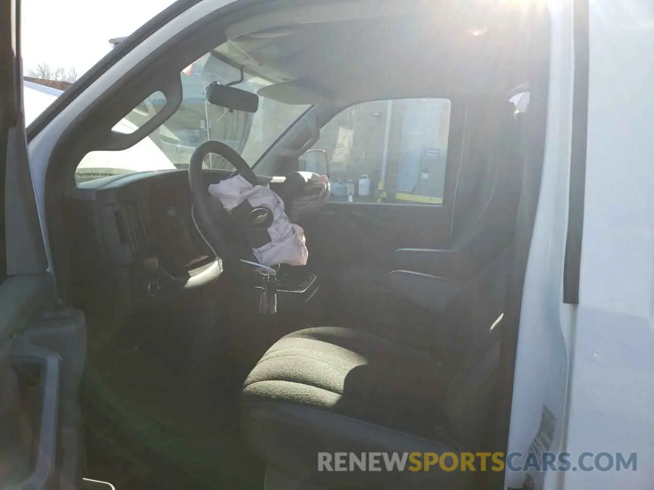 7 Photograph of a damaged car 1GCWGAF79M1270926 CHEVROLET EXPRESS 2021