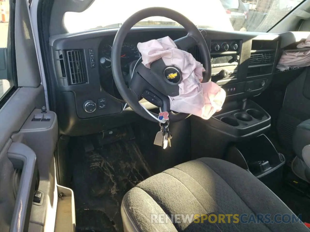 8 Photograph of a damaged car 1GCWGAF79M1270926 CHEVROLET EXPRESS 2021