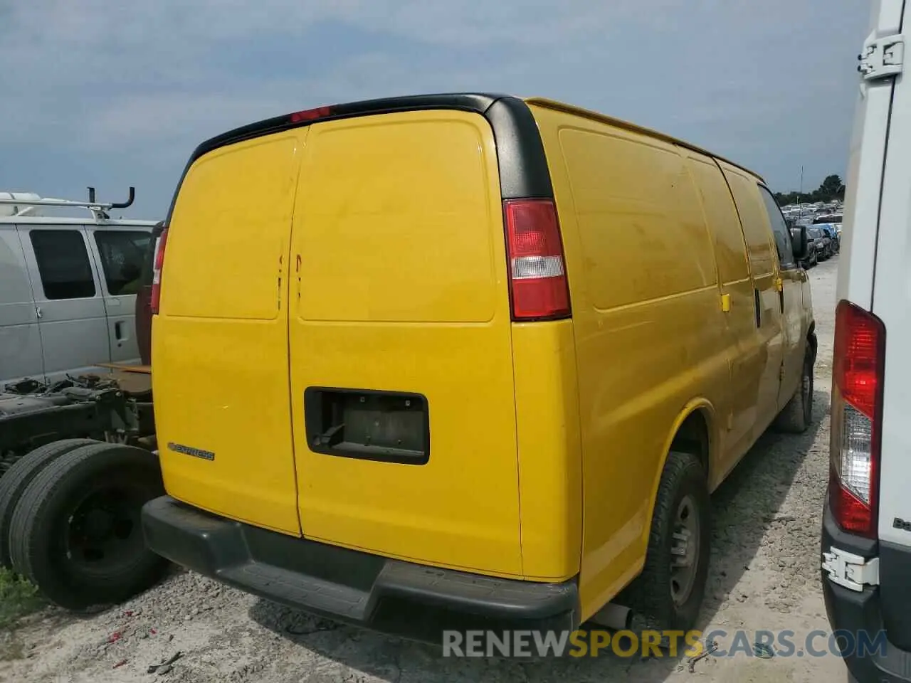 3 Photograph of a damaged car 1GCWGAFP2M1175043 CHEVROLET EXPRESS 2021