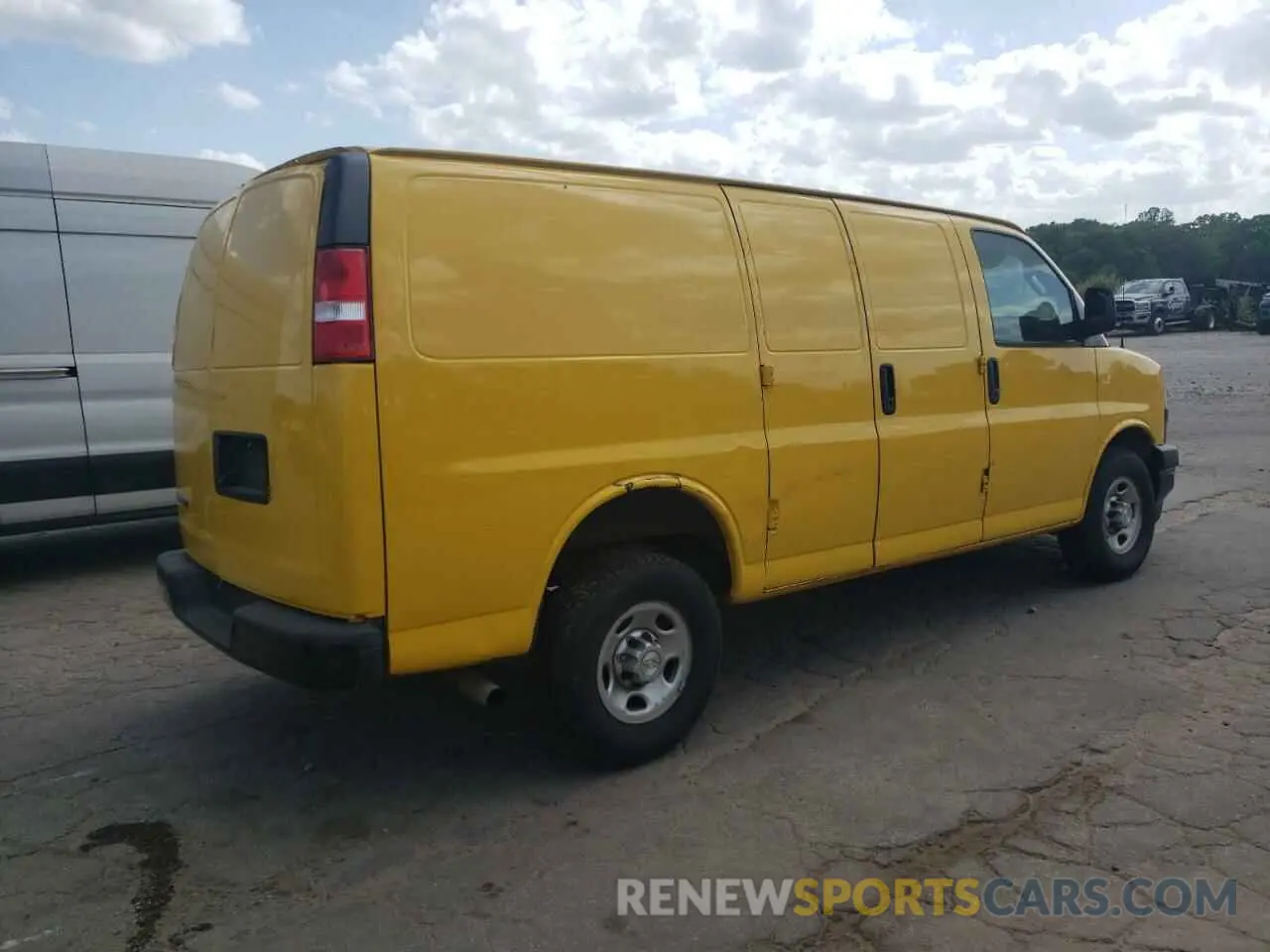 3 Photograph of a damaged car 1GCWGAFP4M1167252 CHEVROLET EXPRESS 2021