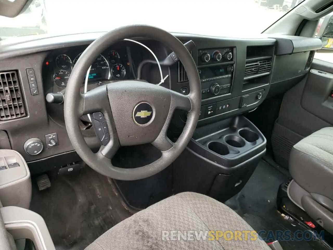 8 Photograph of a damaged car 1GCWGAFP4M1167252 CHEVROLET EXPRESS 2021