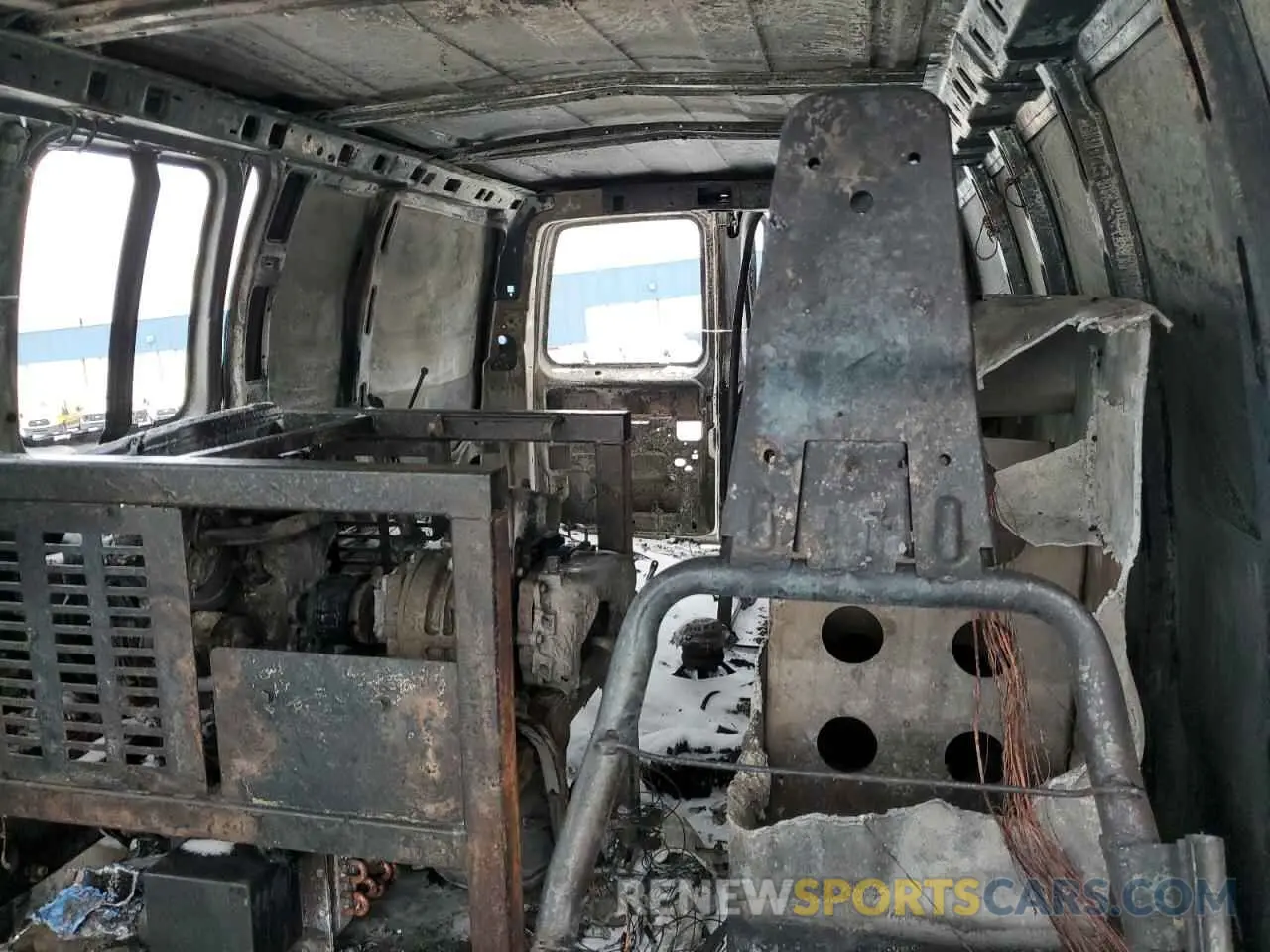 10 Фотография поврежденного автомобиля 1GCWGAFP8M1160692 CHEVROLET EXPRESS 2021