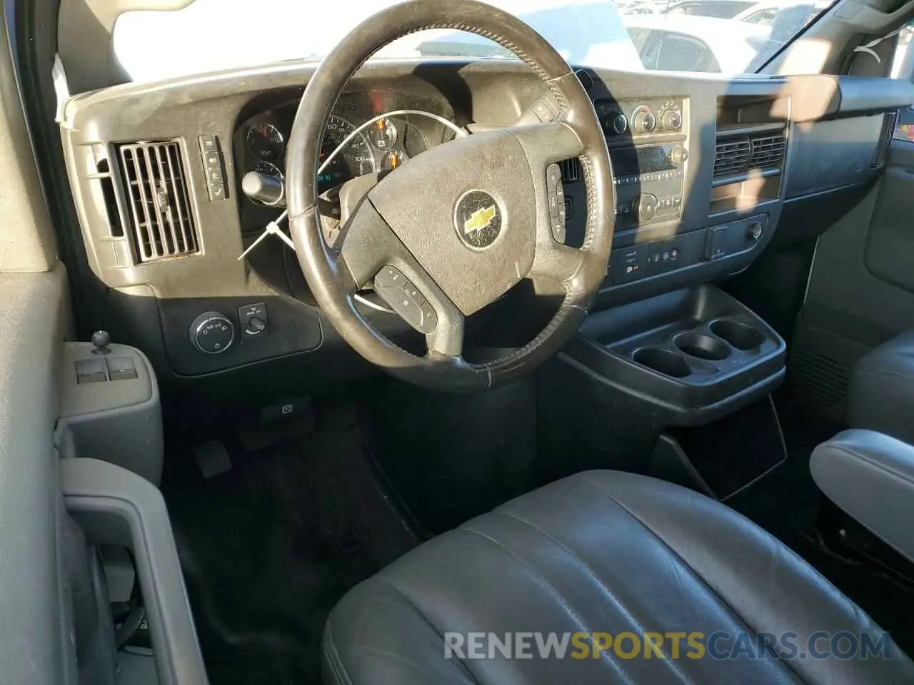 8 Photograph of a damaged car 1GCWGBFP6M1268993 CHEVROLET EXPRESS 2021