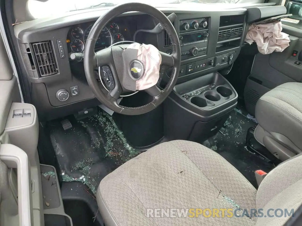 8 Photograph of a damaged car 1HA0GRF72MN004060 CHEVROLET EXPRESS 2021
