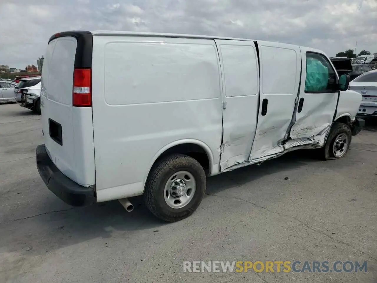 3 Photograph of a damaged car 1GCWGAFP1N1174516 CHEVROLET EXPRESS 2022