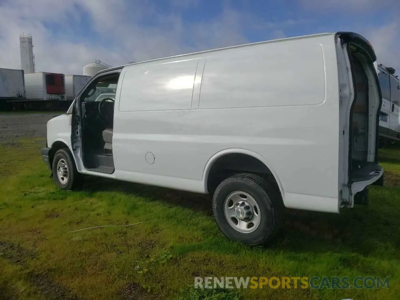 2 Фотография поврежденного автомобиля 1GCWGAFP4N1156107 CHEVROLET EXPRESS 2022