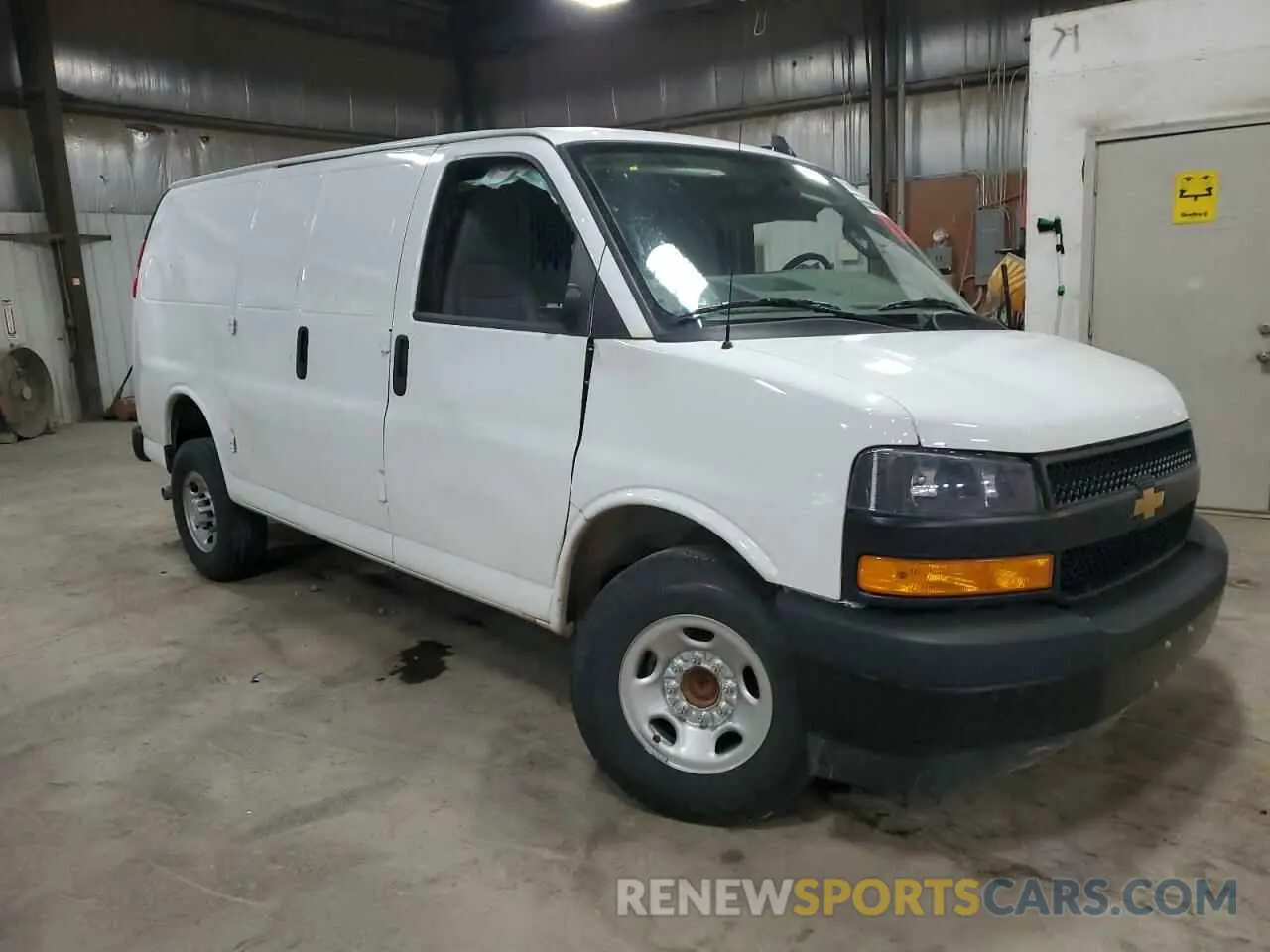 4 Photograph of a damaged car 1GCWGAFP1P1109667 CHEVROLET EXPRESS 2023