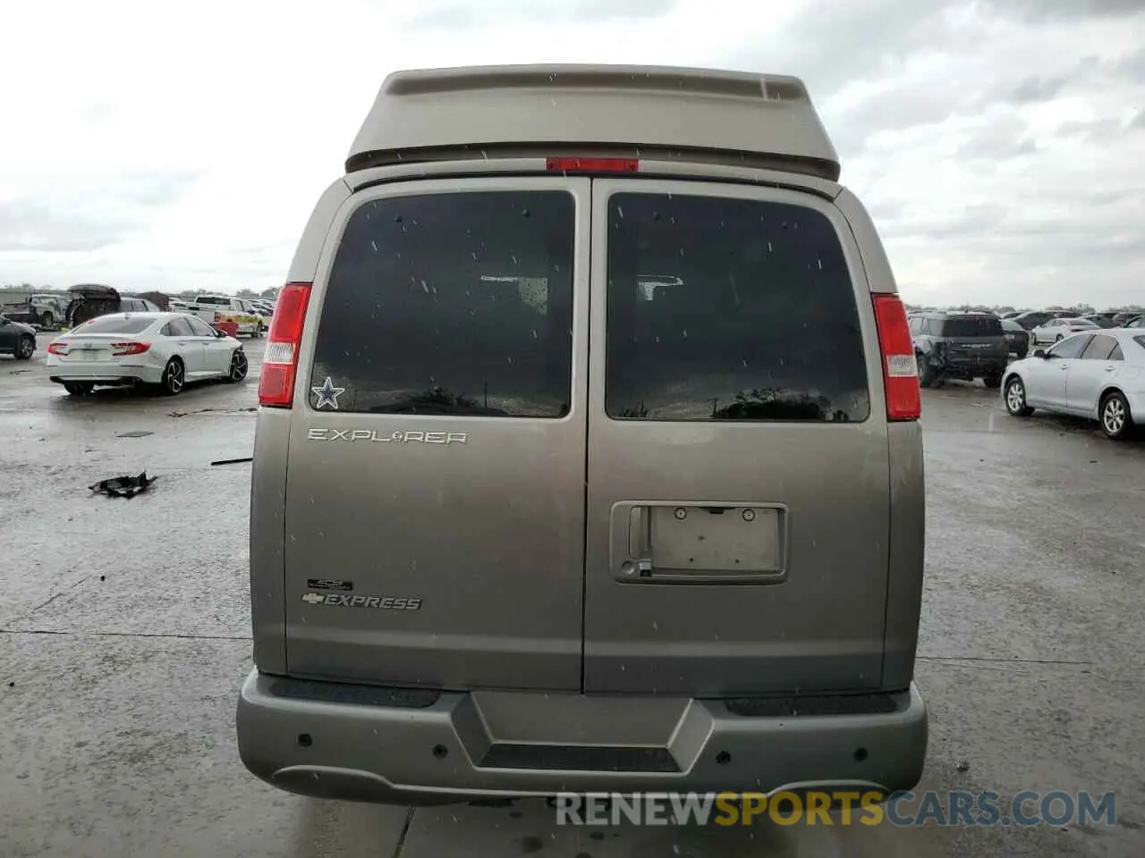 6 Photograph of a damaged car 1GCWGAFP6P1121734 CHEVROLET EXPRESS 2023