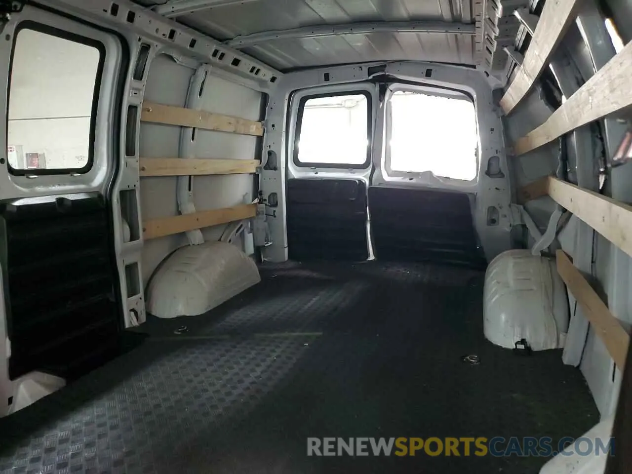 10 Фотография поврежденного автомобиля 1GCWGAFP8P1197522 CHEVROLET EXPRESS 2023