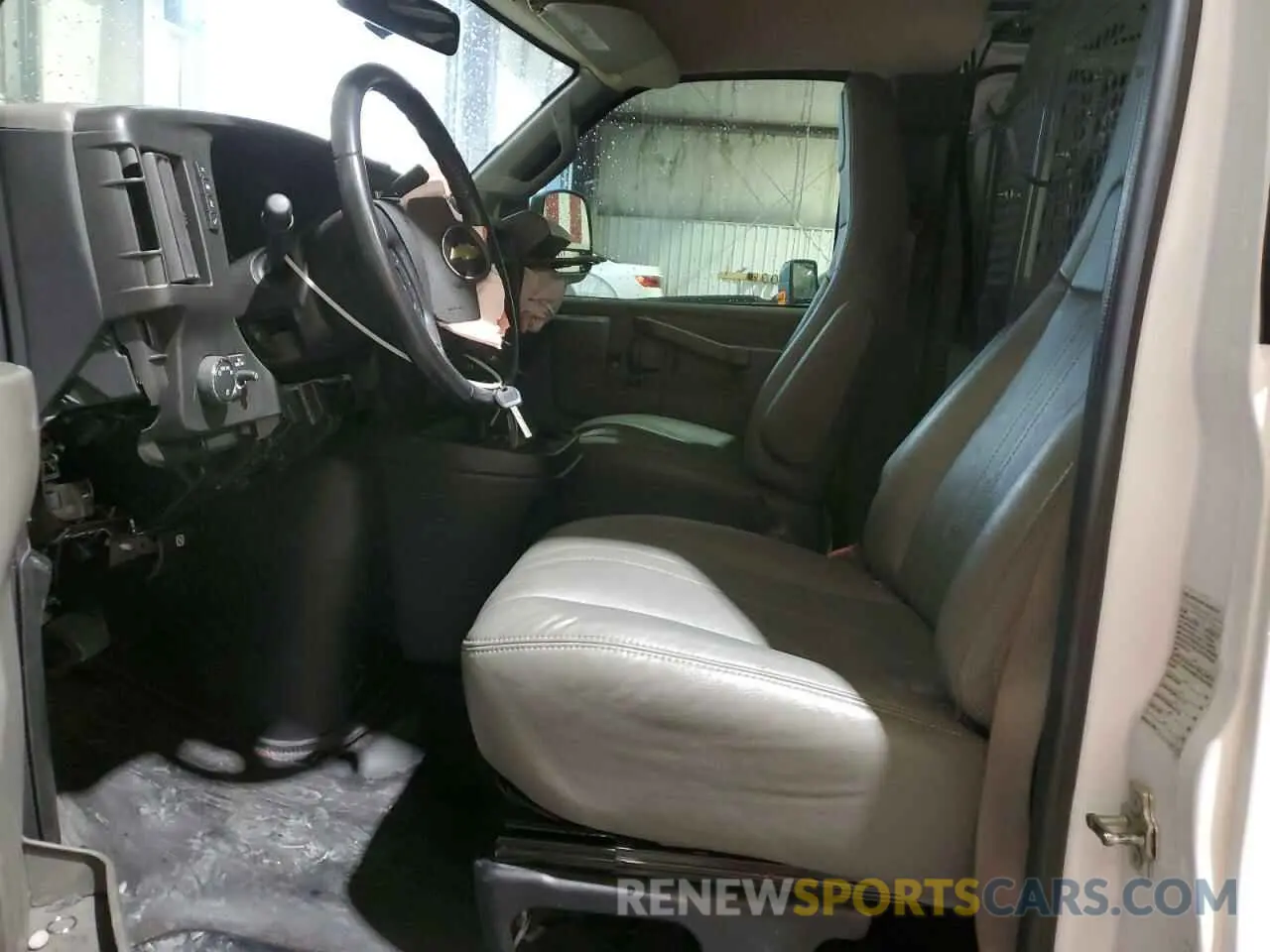 7 Photograph of a damaged car 1GCWGAFP9P1156011 CHEVROLET EXPRESS 2023