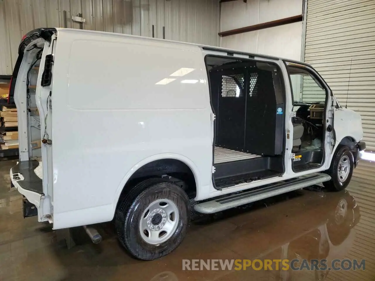 3 Фотография поврежденного автомобиля 1GCWGAFP0R1158491 CHEVROLET EXPRESS 2024