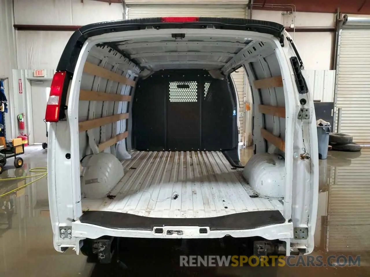 6 Фотография поврежденного автомобиля 1GCWGAFP0R1158491 CHEVROLET EXPRESS 2024