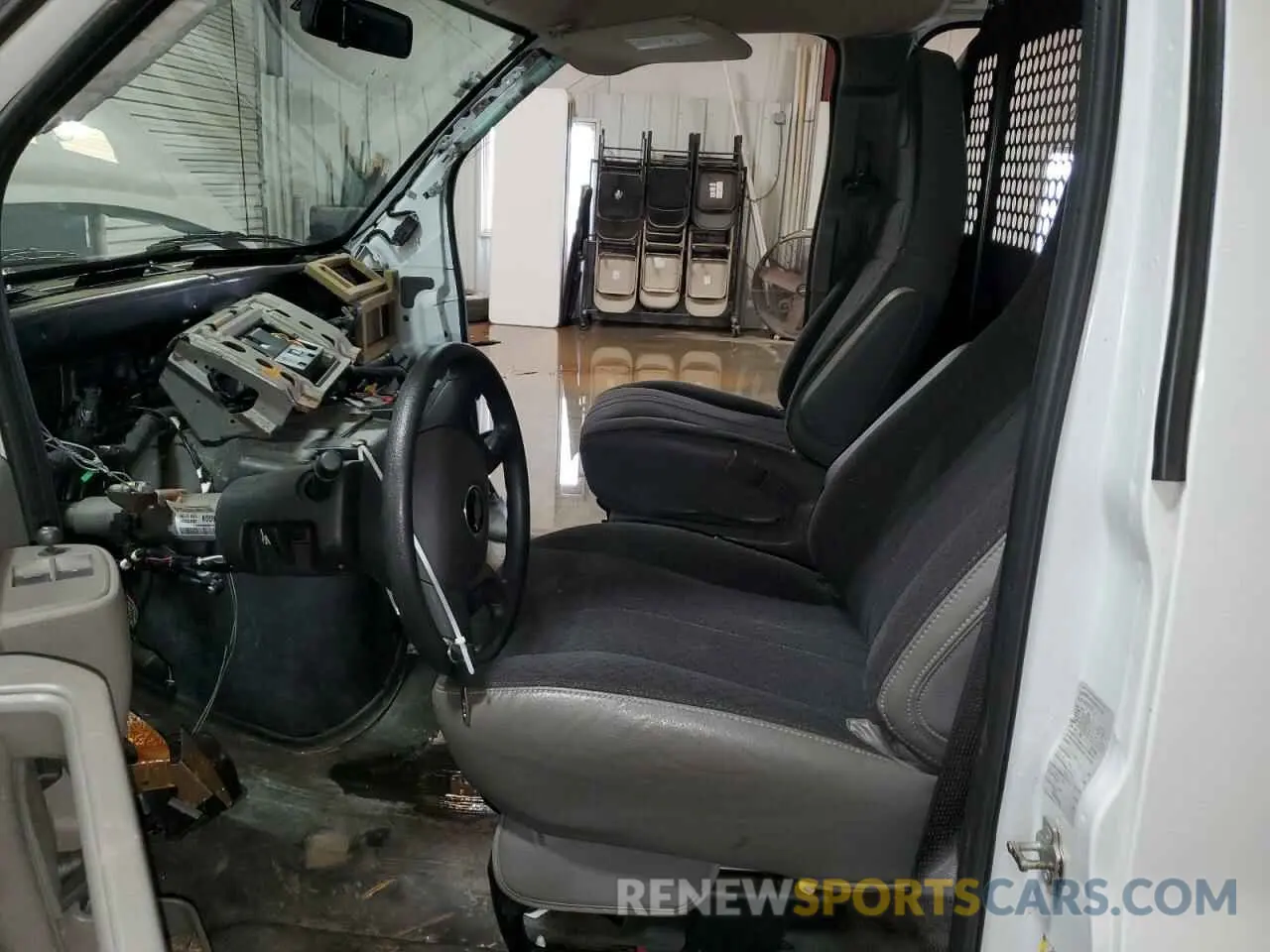 7 Фотография поврежденного автомобиля 1GCWGAFP0R1158491 CHEVROLET EXPRESS 2024
