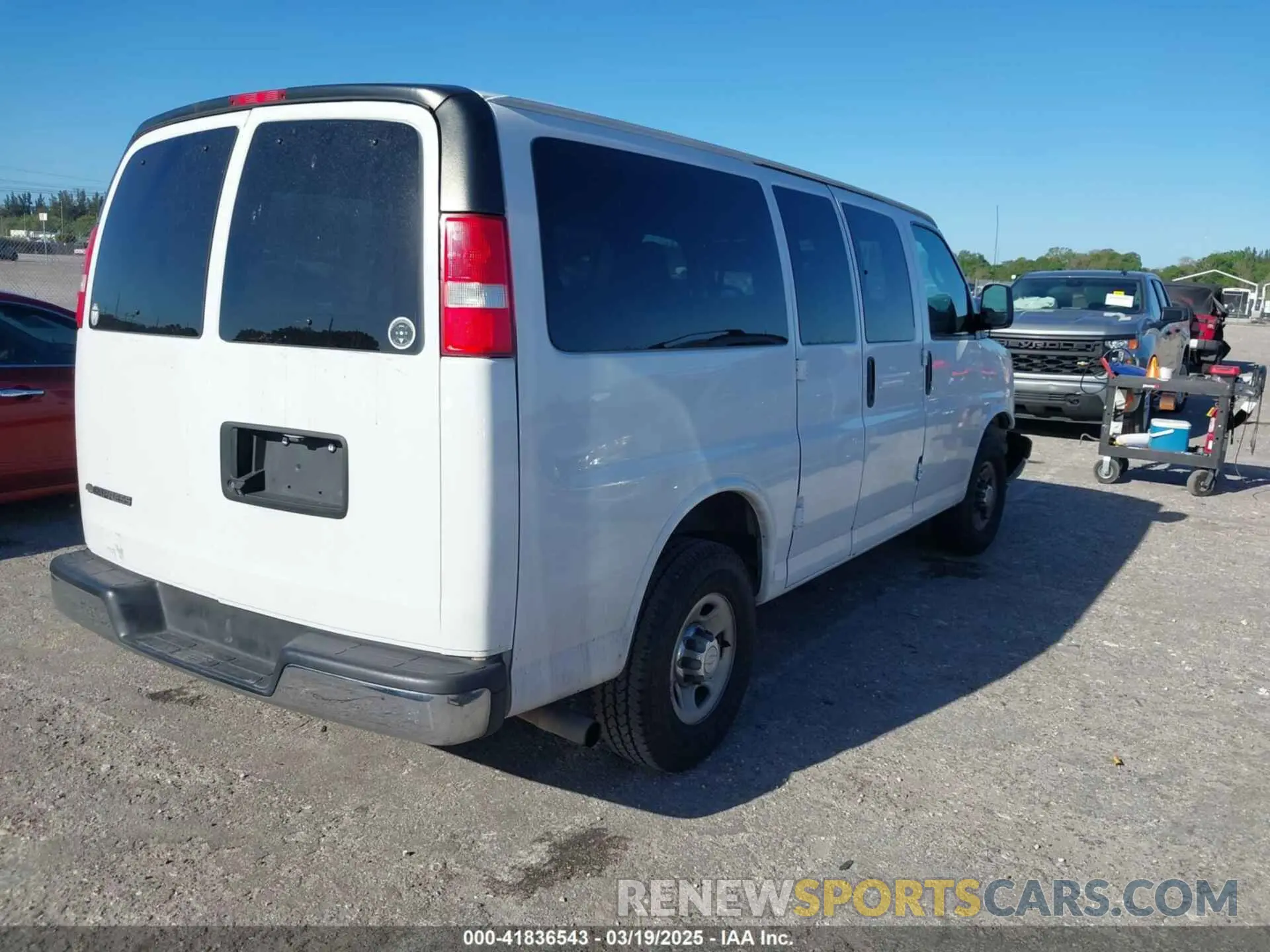 4 Photograph of a damaged car 1GAWGFFG9K1256916 CHEVROLET EXPRESS 2500 2019