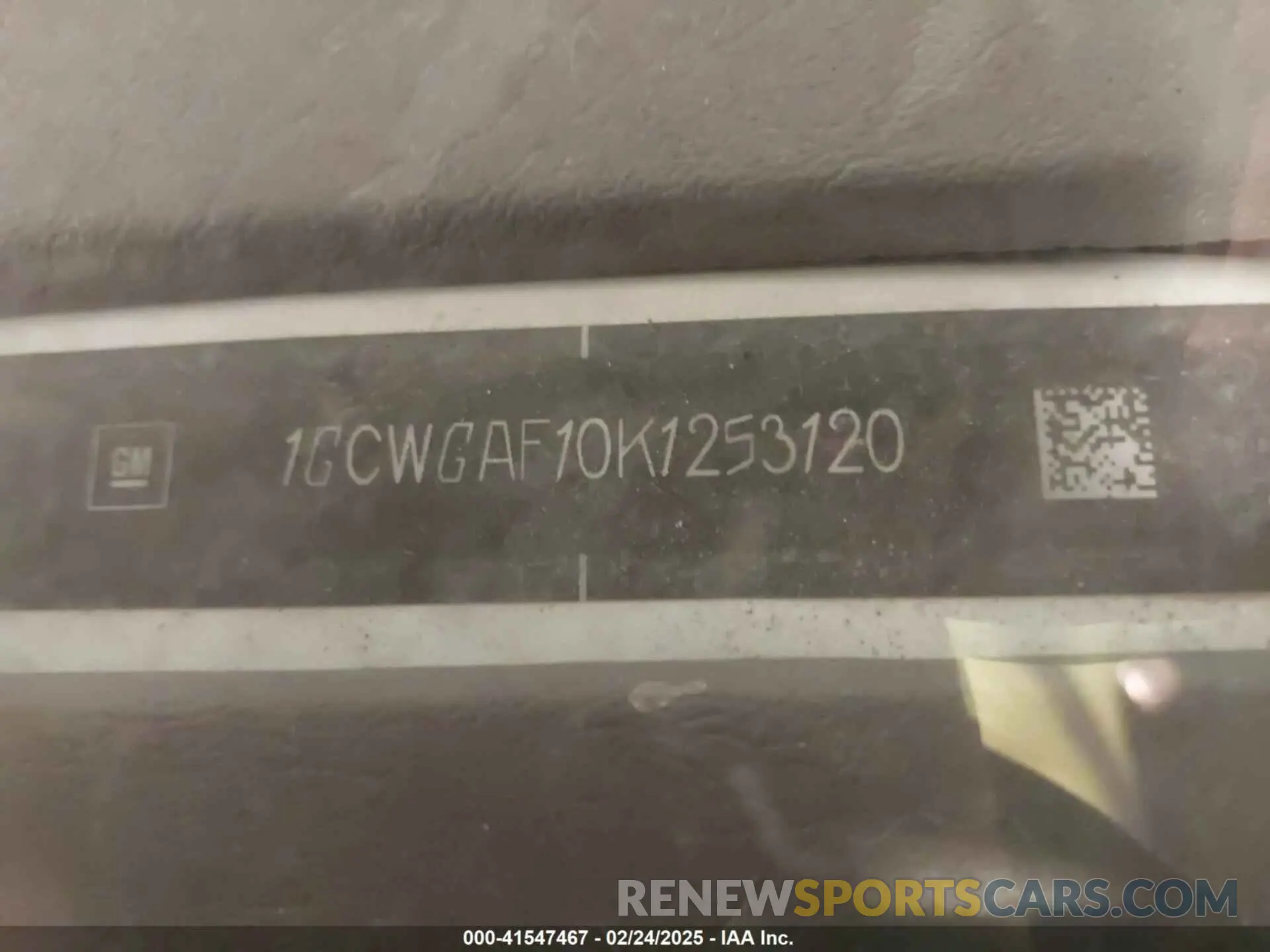 9 Photograph of a damaged car 1GCWGAF10K1253120 CHEVROLET EXPRESS 2500 2019