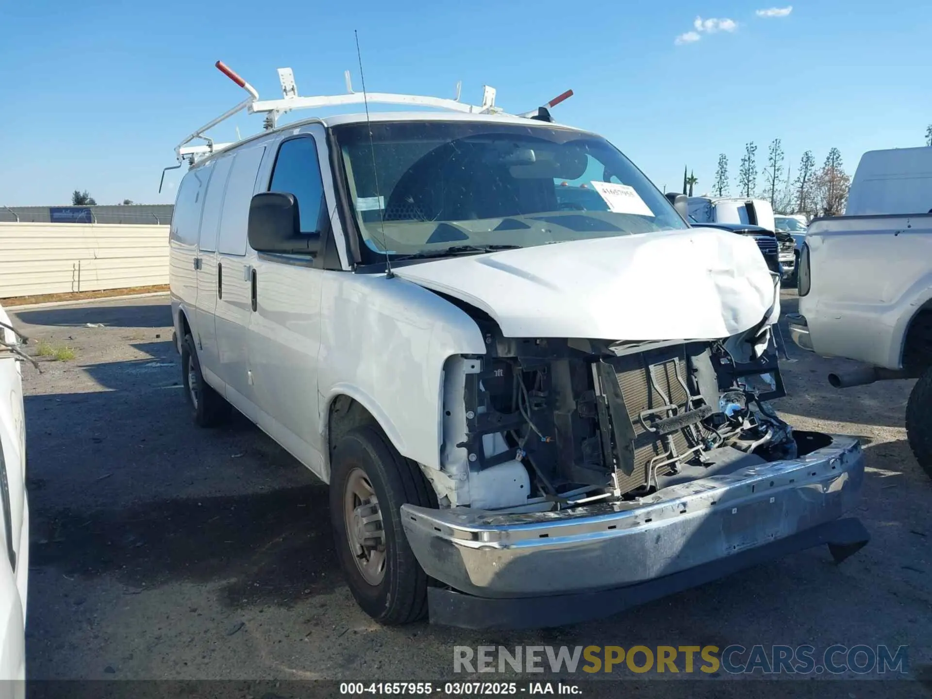 1 Фотография поврежденного автомобиля 1GCWGAFG1K1356664 CHEVROLET EXPRESS 2500 2019