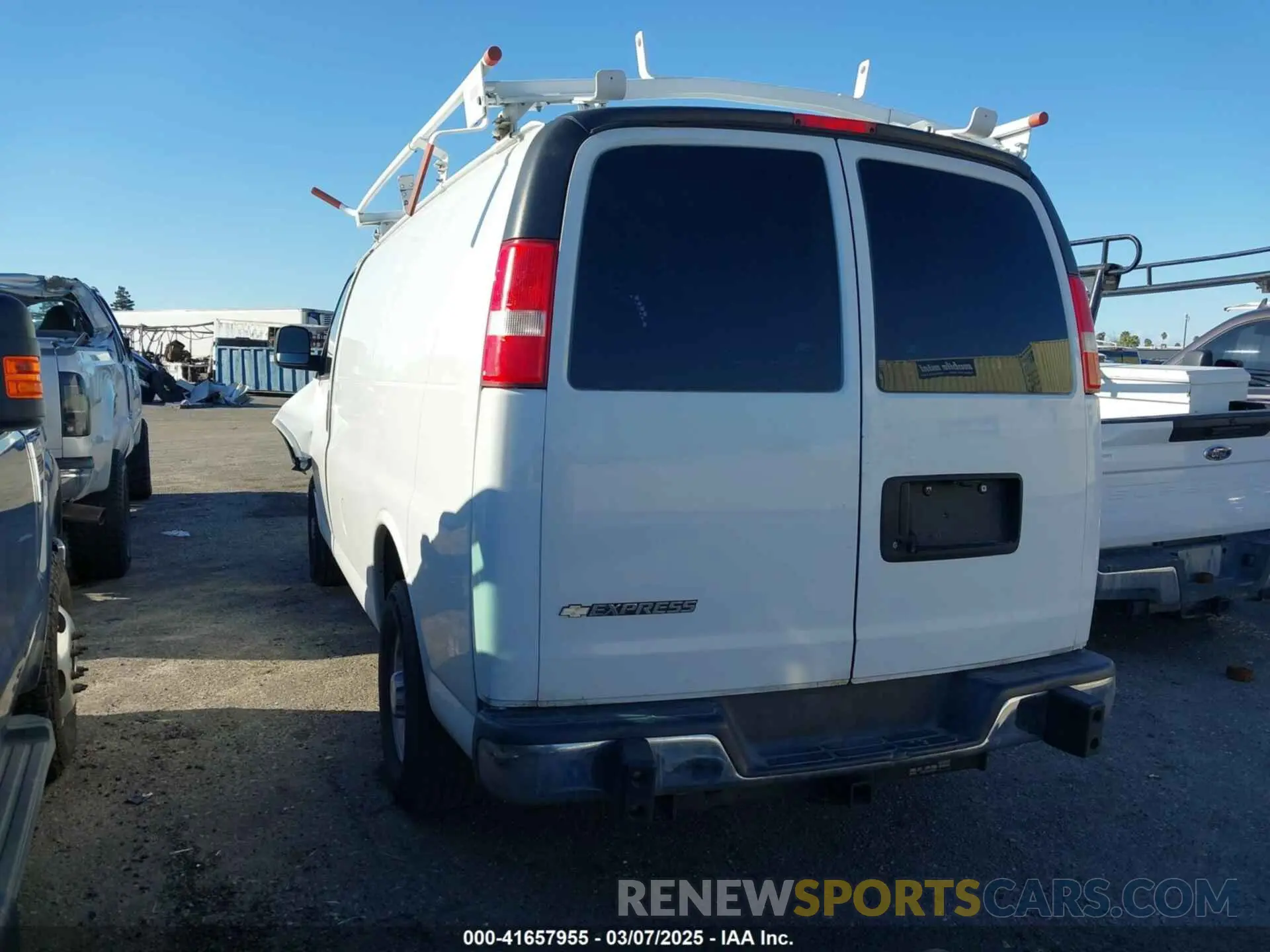 3 Фотография поврежденного автомобиля 1GCWGAFG1K1356664 CHEVROLET EXPRESS 2500 2019