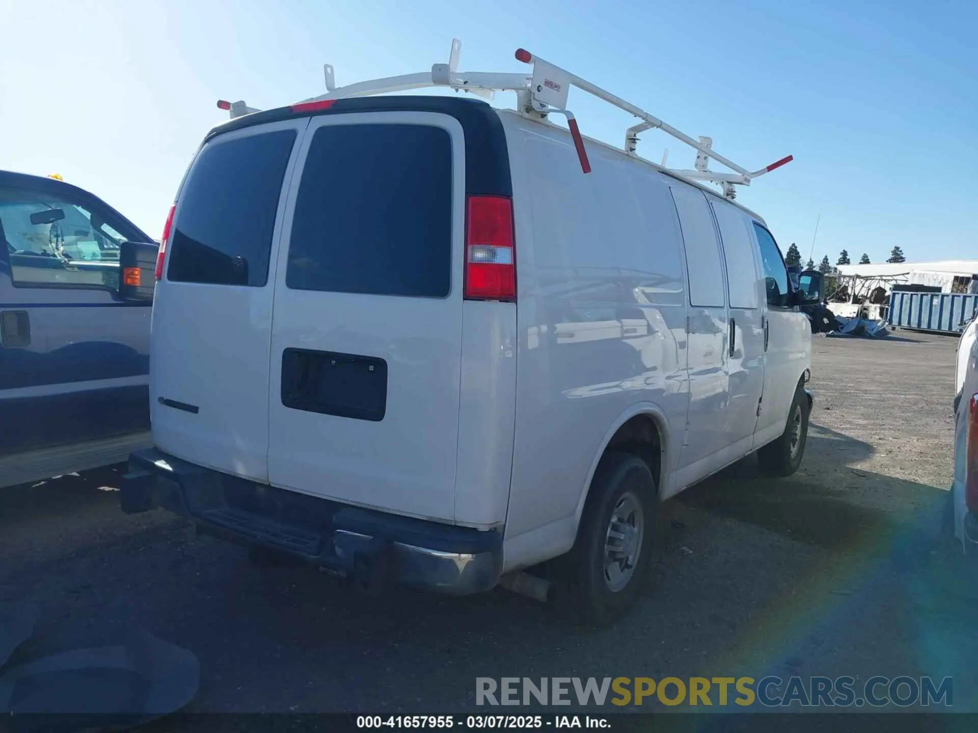 4 Фотография поврежденного автомобиля 1GCWGAFG1K1356664 CHEVROLET EXPRESS 2500 2019