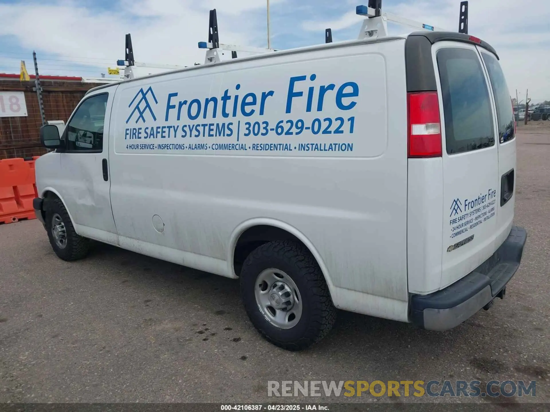 3 Фотография поврежденного автомобиля 1GCWGAFG5K1255806 CHEVROLET EXPRESS 2500 2019