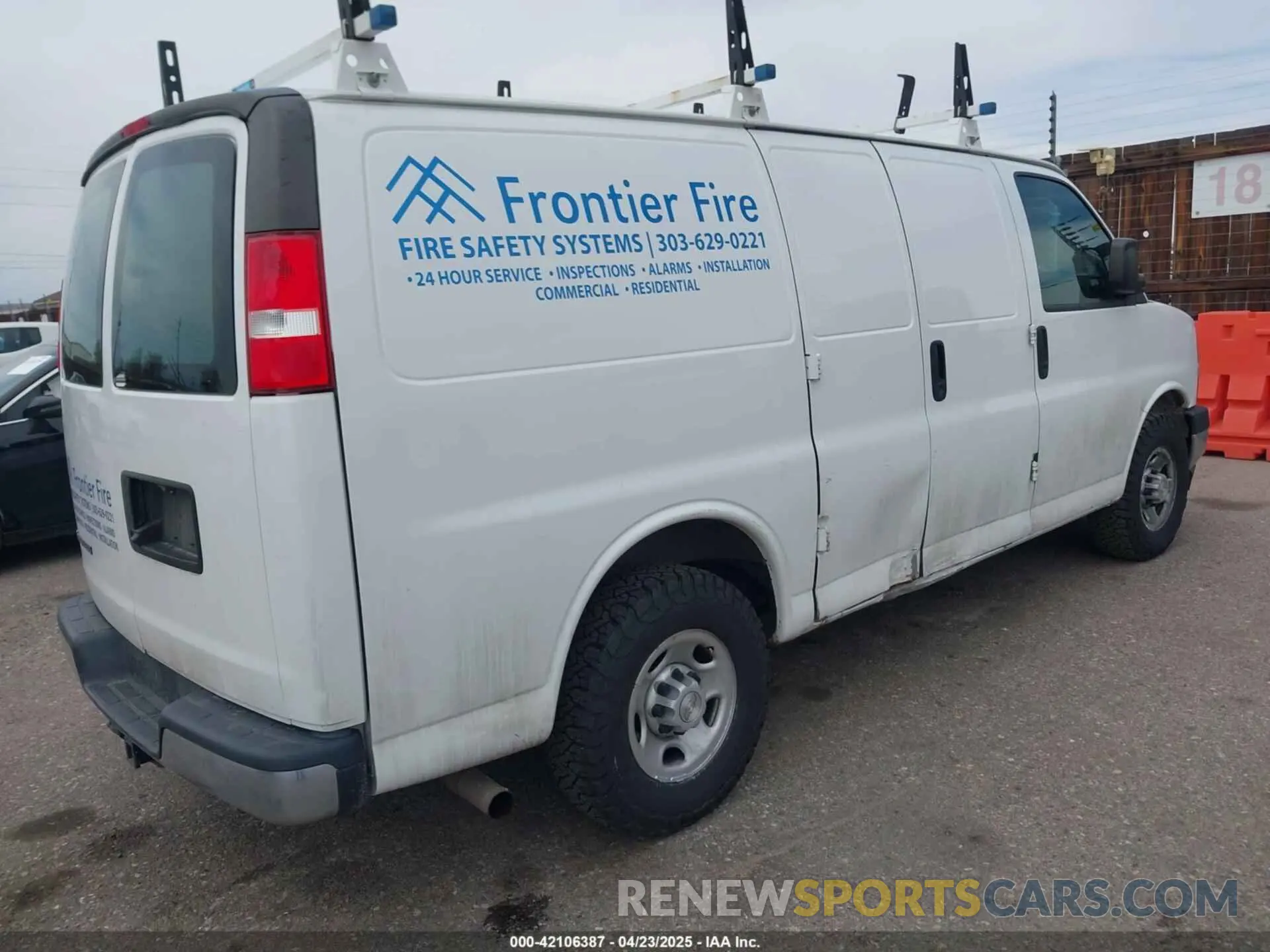 4 Фотография поврежденного автомобиля 1GCWGAFG5K1255806 CHEVROLET EXPRESS 2500 2019