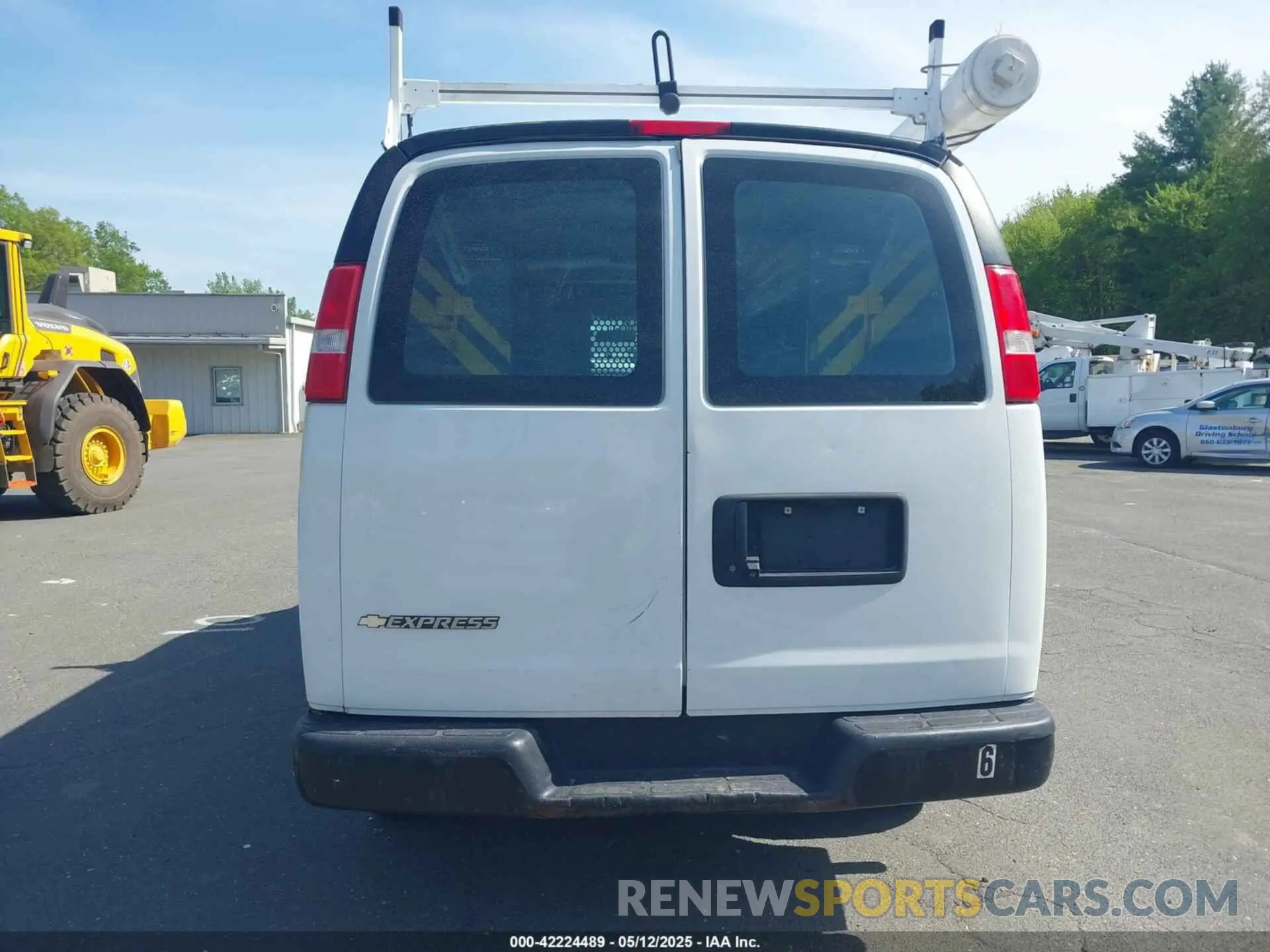 17 Photograph of a damaged car 1GCWGAFP2K1251874 CHEVROLET EXPRESS 2500 2019