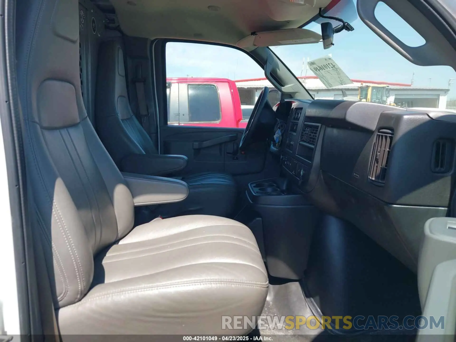 5 Фотография поврежденного автомобиля 1GCWGAFP3K1249390 CHEVROLET EXPRESS 2500 2019
