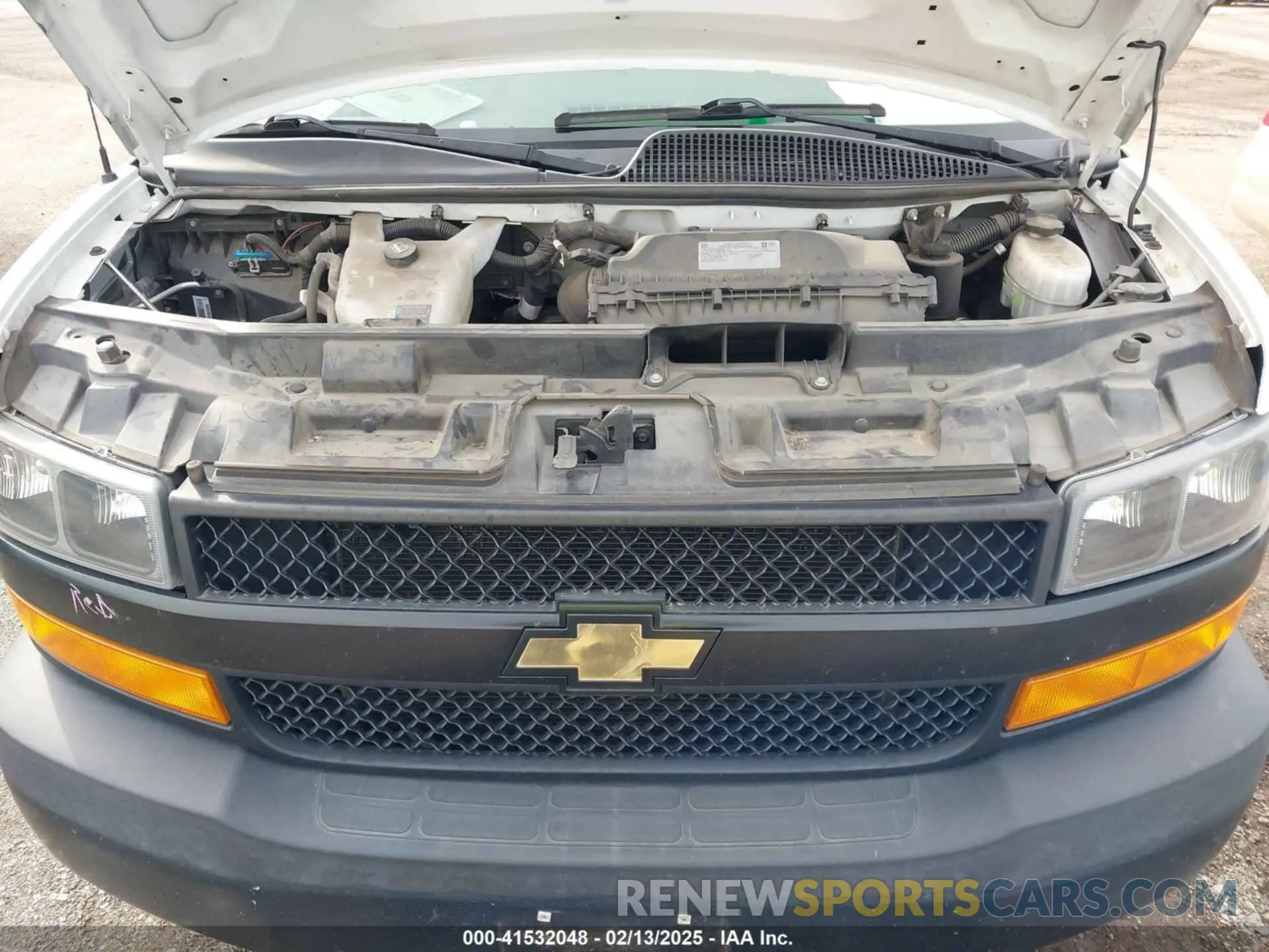 10 Photograph of a damaged car 1GCWGAFP5K1204368 CHEVROLET EXPRESS 2500 2019