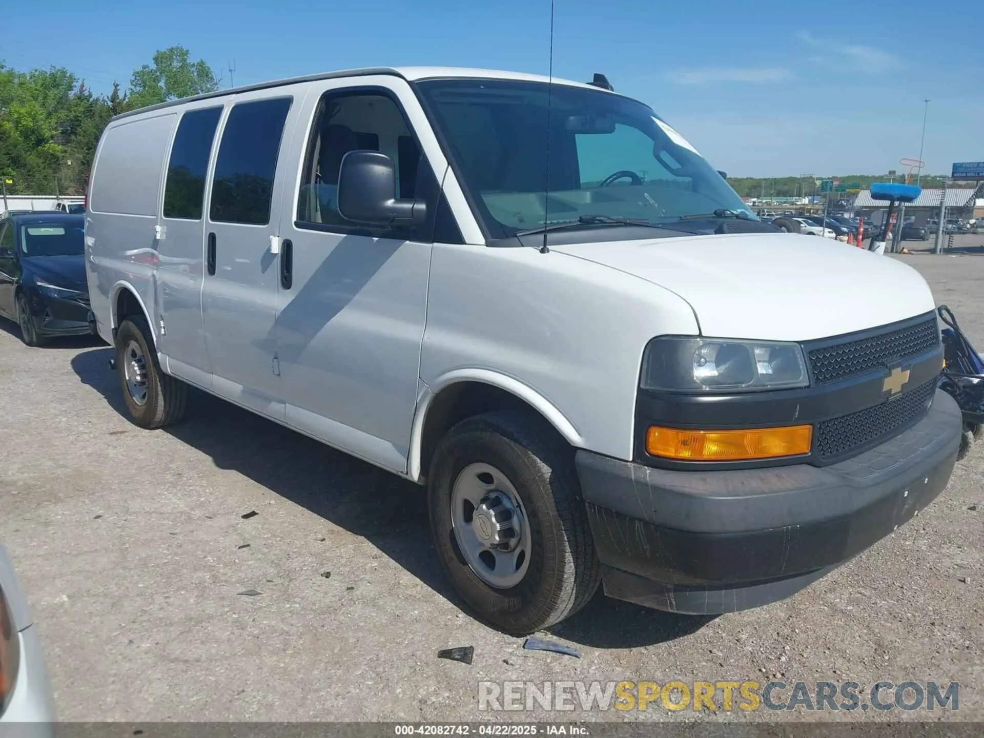 1 Photograph of a damaged car 1GCWGAFP5K1296131 CHEVROLET EXPRESS 2500 2019